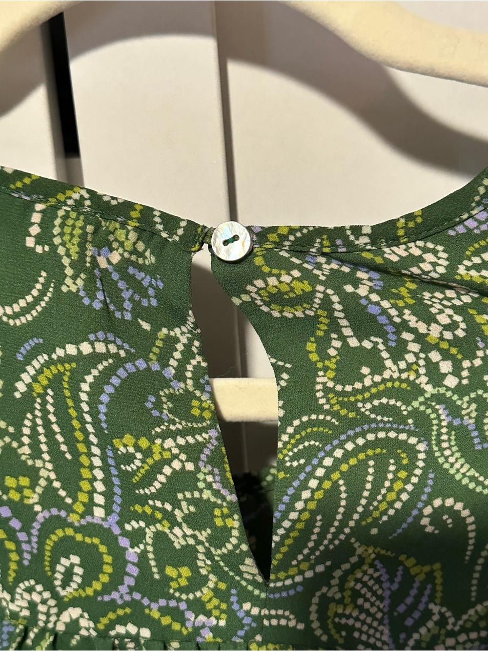 Green Paisley Sleeveless Blouse | Medium - Picture 5 of 9